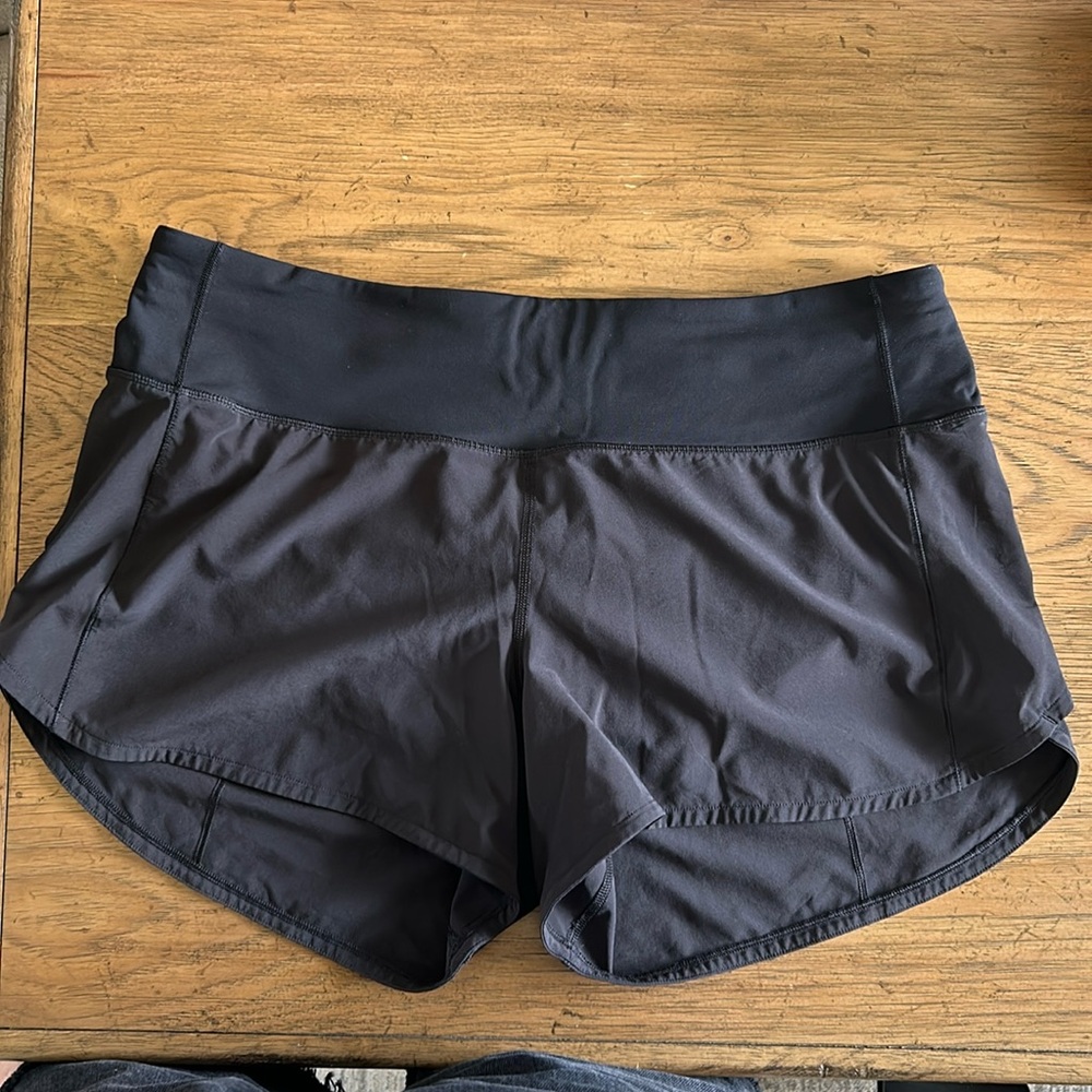 Lululemon Speed Up, Mid-rise short - 4in, size 10